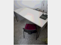 scrivania-tre-sedie-e-attaccapanni 